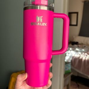 EUC 30 oz Camelia Quencher tumbler.